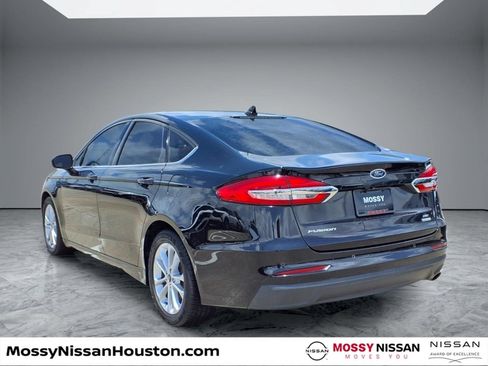Used 2020 Ford Fusion SE FWD image 2