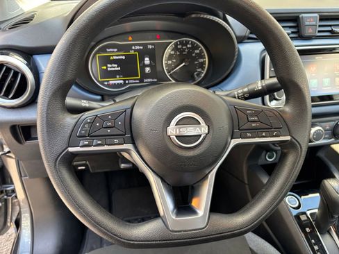 Used 2025 Nissan Versa SV FWD image 28