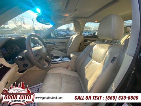 Used 2017 INFINITI Q70 5.6 image 5