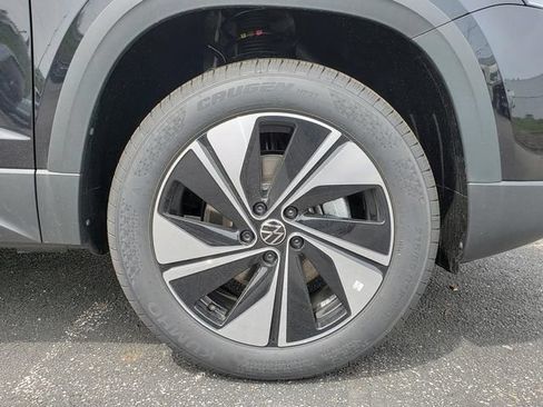 New 2026 Volkswagen Taos SE AWD/4WD image 12