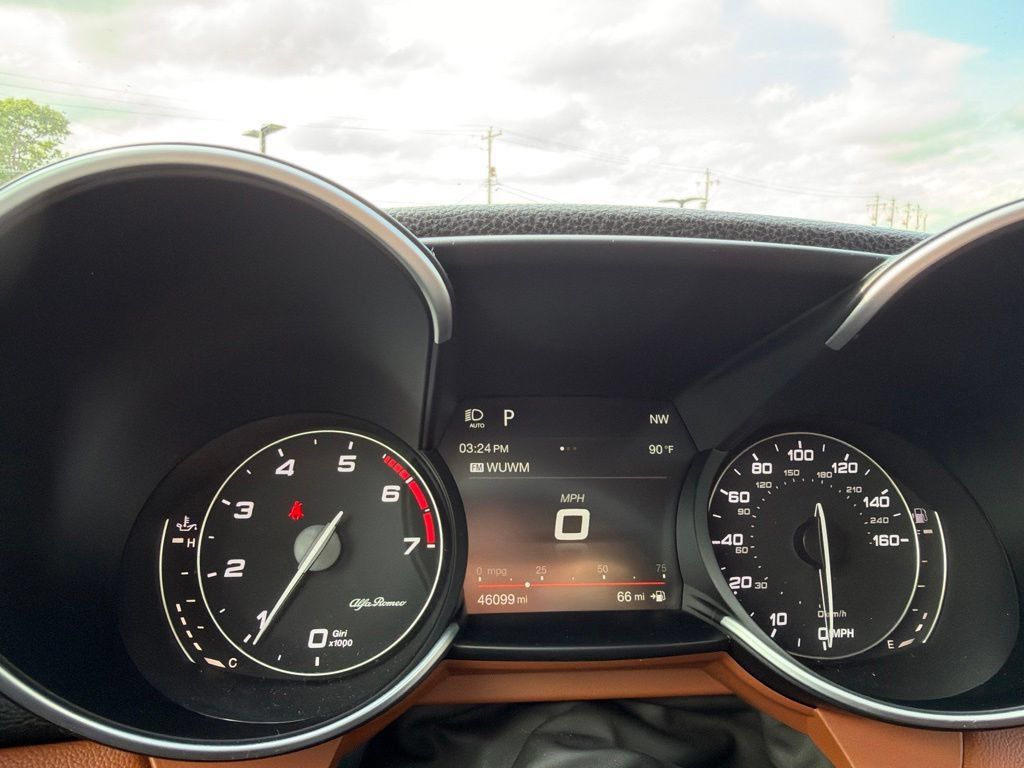 Used 2017 Alfa Romeo Giulia AWD image 13
