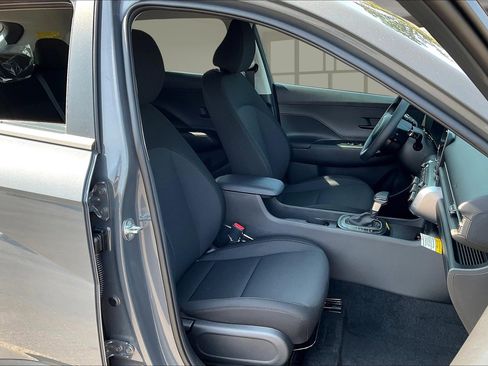 New 2026 Hyundai Kona SE image 11
