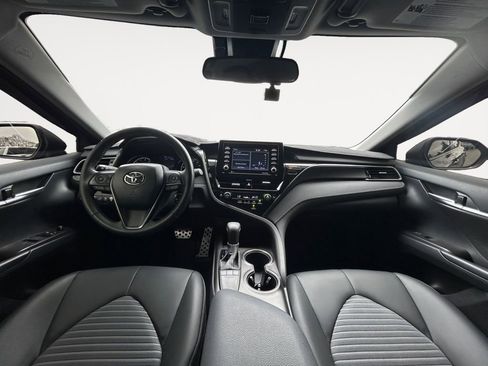 Used 2023 Toyota Camry SE FWD image 11