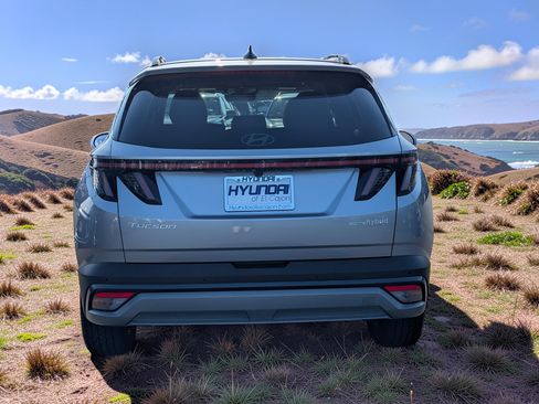 Certified 2025 Hyundai Tucson Limited AWD/4WD image 7