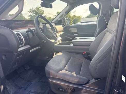 Used 2025 Ford Expedition Max Active RWD image 3