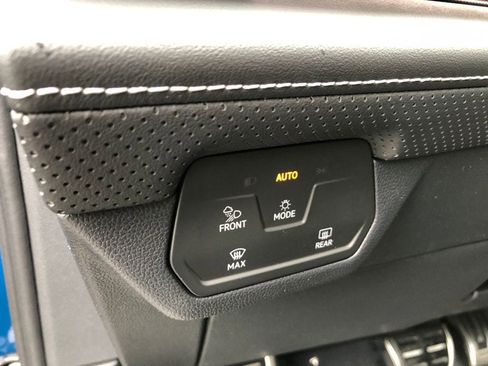 Used 2025 Volkswagen Atlas SEL Premium R-Line image 12