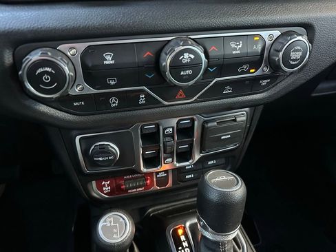 Used 2025 Jeep Gladiator Willys image 25