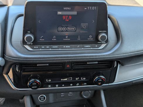 Used 2022 Nissan Rogue SV FWD image 17