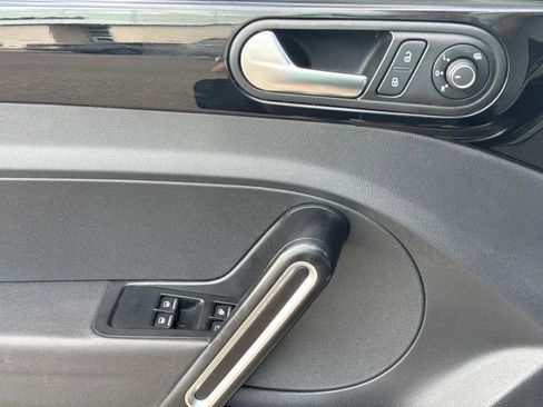 Used 2019 Volkswagen Beetle 2.0T SE image 21