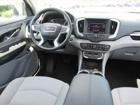 Used 2024 GMC Terrain SLE w/ Driver Convenience Package FWD image 13