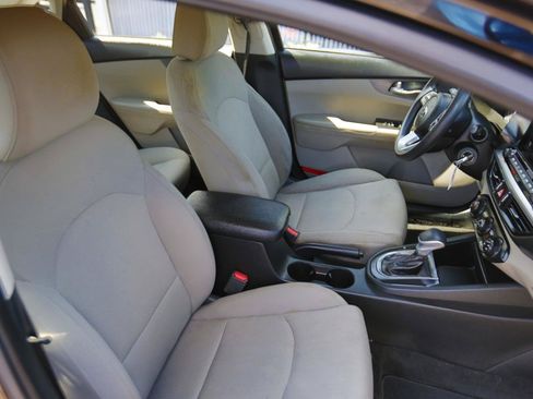 Used 2020 Kia Forte LXS FWD image 19