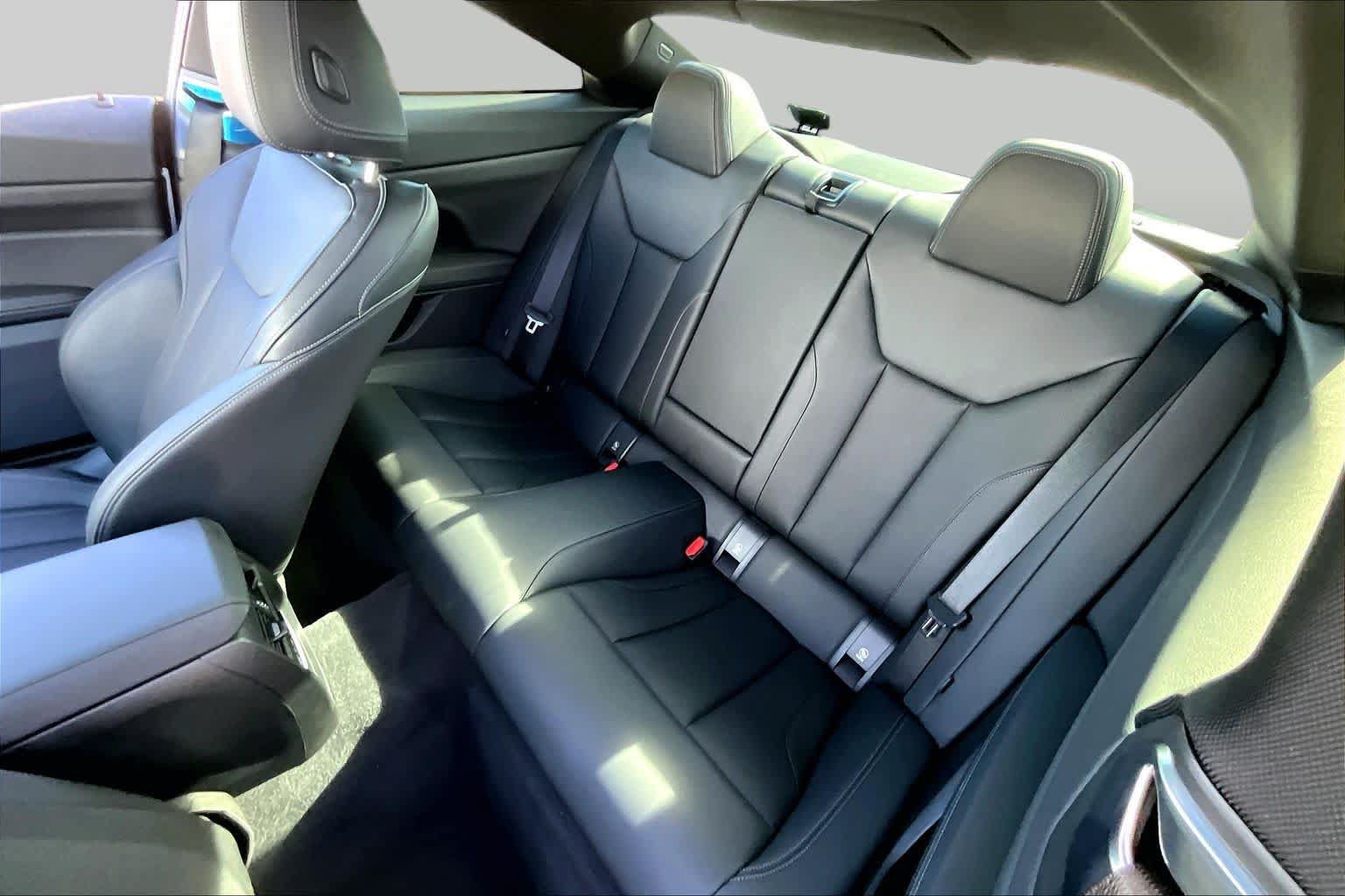 Used 2024 BMW 430i Coupe w/ Convenience Package RWD image 17