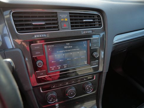 Used 2018 Volkswagen Golf Alltrack S image 22