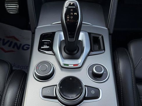 Used 2022 Alfa Romeo Stelvio Veloce AWD/4WD image 56
