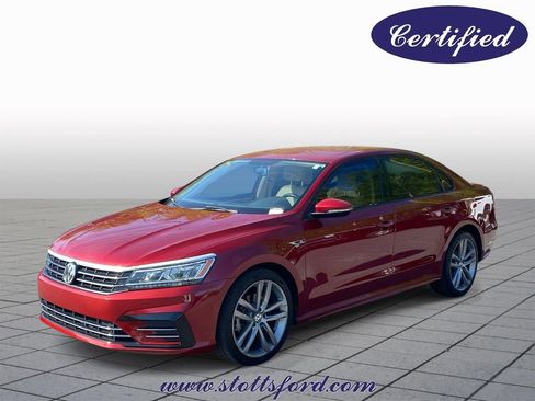 Used 2018 Volkswagen Passat 2.0T R-Line w/ R-Line Lighting Package FWD image 3