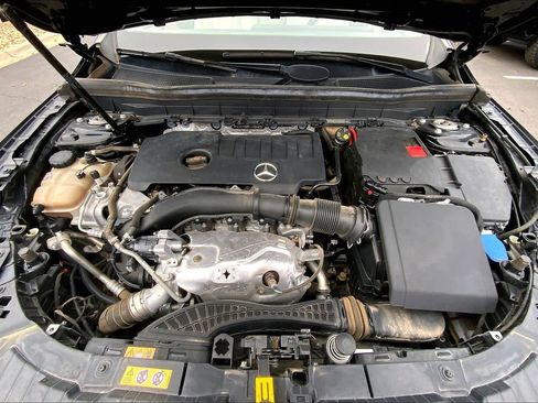 Used 2021 Mercedes-Benz GLB 250 GLB 250 image 32