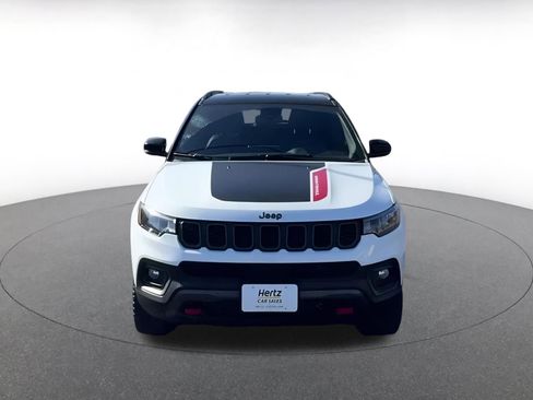 Used 2025 Jeep Compass Trailhawk image 4