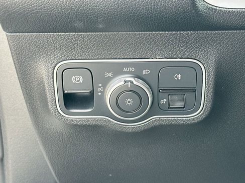 Used 2024 Mercedes-Benz EQB 250+ image 11