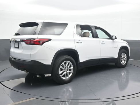 Used 2022 Chevrolet Traverse LS image 6
