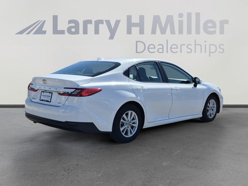 Used 2025 Toyota Camry LE image 5