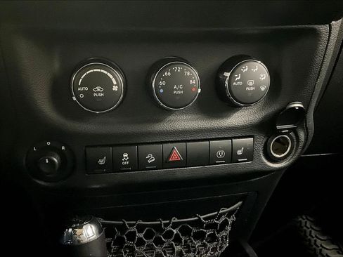 Used 2013 Jeep Wrangler Rubicon w/ PWR Convenience Group AWD/4WD image 15