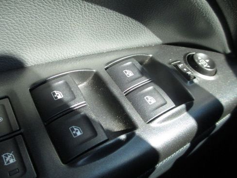 Used 2022 Chevrolet Colorado Z71 AWD/4WD image 26