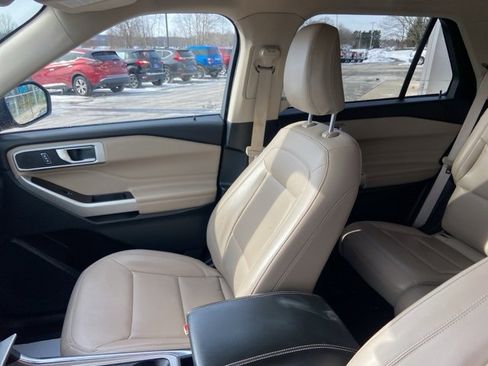 Used 2021 Ford Explorer XLT w/ Equipment Group 202A image 28