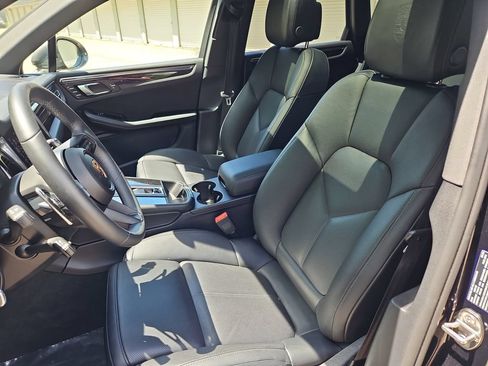 Certified 2025 Porsche Macan Turbo AWD/4WD image 5