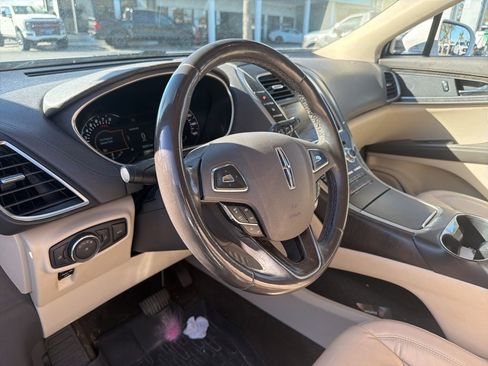 Used 2017 Lincoln MKX Select w/ Select Plus Package image 9