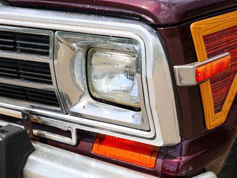 Used 1988 Jeep Grand Wagoneer AWD/4WD image 34