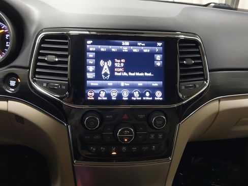 Used 2021 Jeep Grand Cherokee Limited w/ Luxury Group II image 18