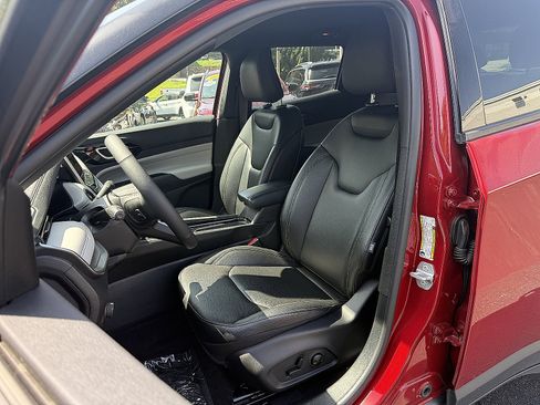 Used 2026 Jeep Compass Limited AWD/4WD image 11