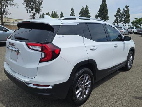 Used 2024 GMC Terrain SLT FWD image 4