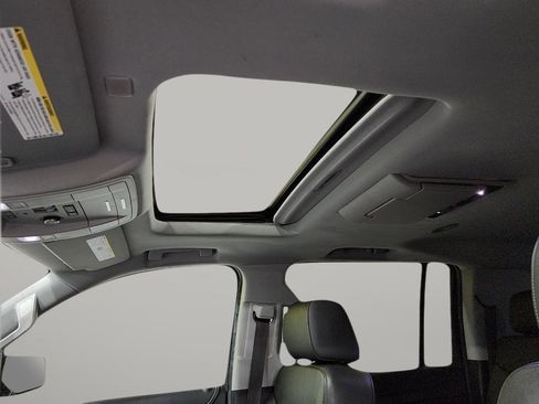 Used 2018 GMC Yukon XL SLT w/ Open Road Package AWD/4WD image 33