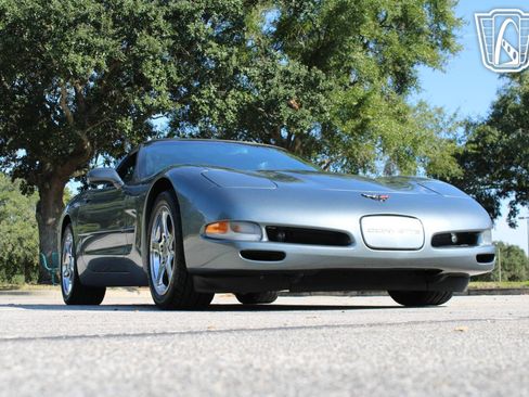 Used 2004 Chevrolet Corvette Coupe w/ Preferred Equipment Group image 22