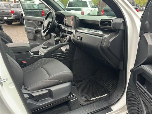 Certified 2025 Toyota Tacoma SR5 AWD/4WD image 21