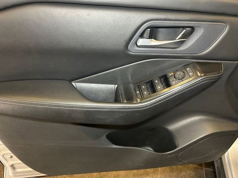 Used 2025 Nissan Rogue SV AWD/4WD image 22