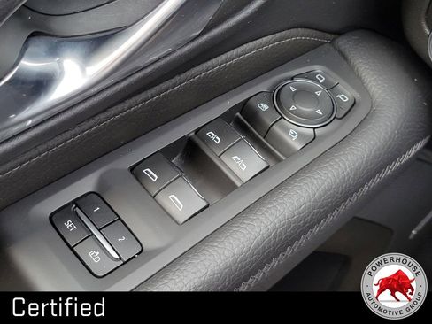 Used 2024 GMC Yukon XL Denali image 28