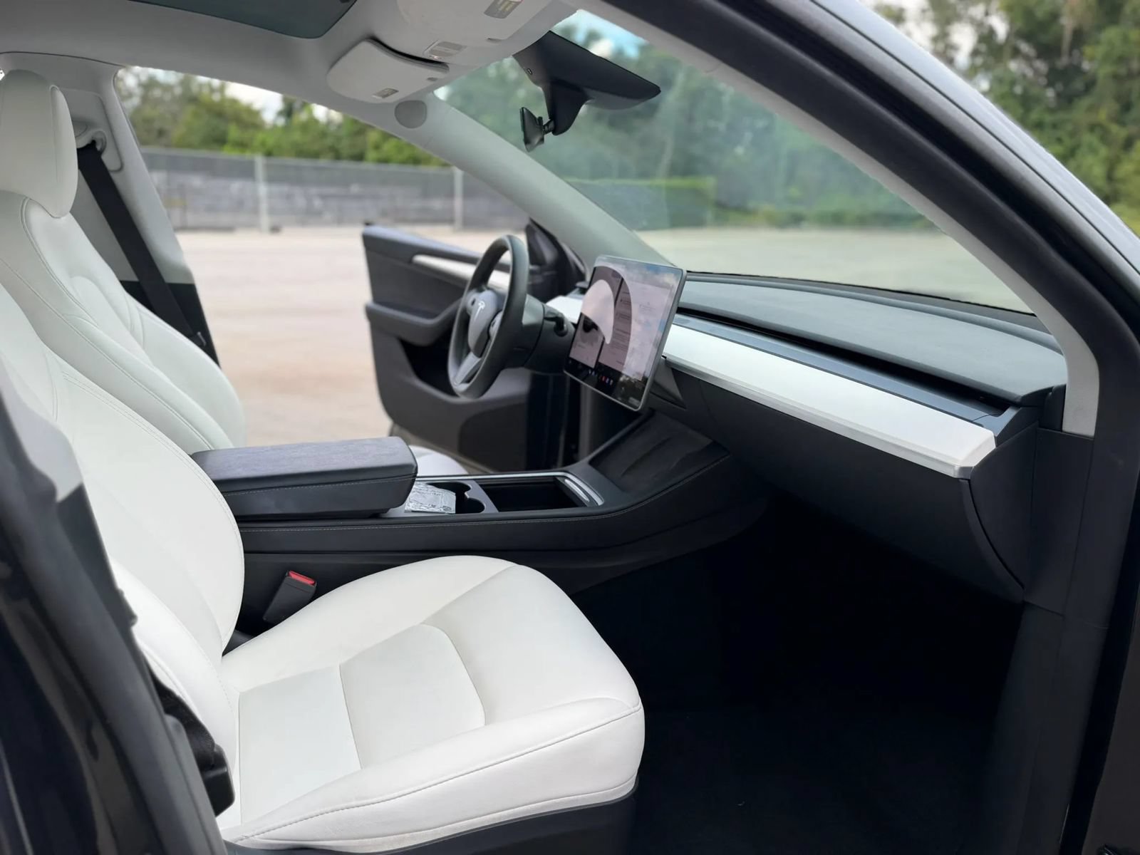 Used 2024 Tesla Model Y Long Range RWD image 22