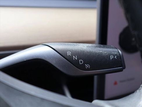 Used 2018 Tesla Model 3 Long Range RWD image 19