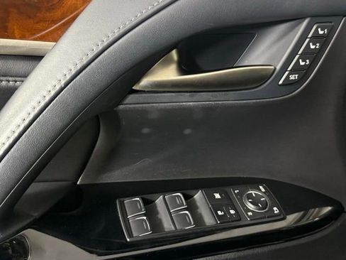 Used 2017 Lexus LX 570 4WD image 17