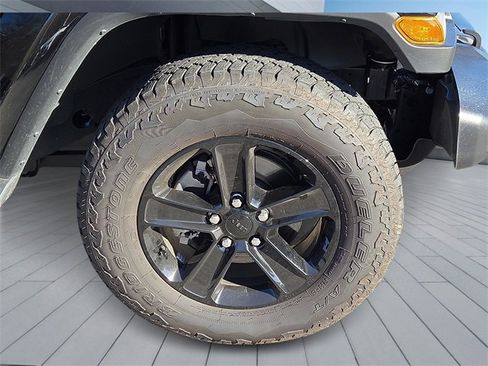 Used 2021 Jeep Wrangler Unlimited Sahara image 8