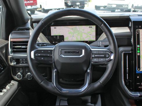 Used 2025 GMC Yukon Denali AWD/4WD image 24