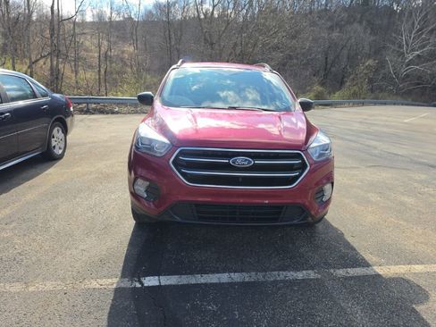 Used 2017 Ford Escape SE w/ Equipment Group 201A image 2