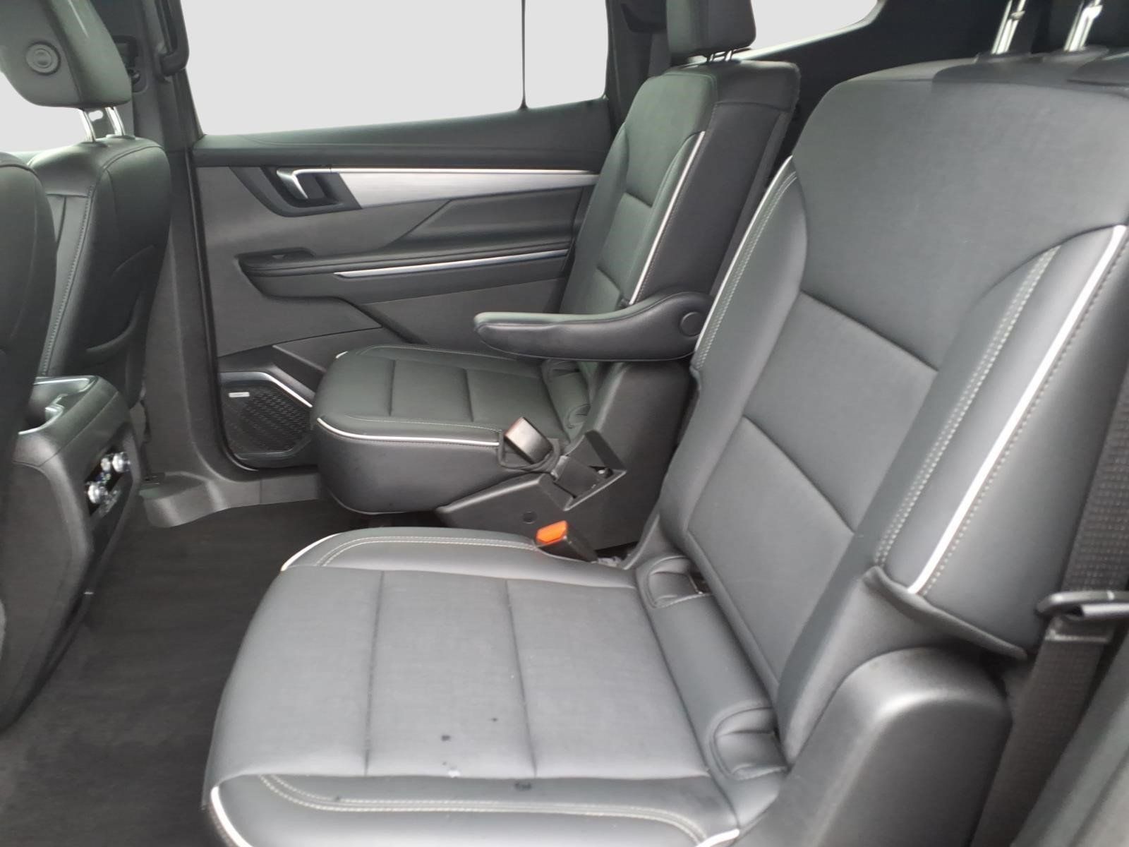 Used 2025 Buick Enclave Preferred AWD/4WD image 14