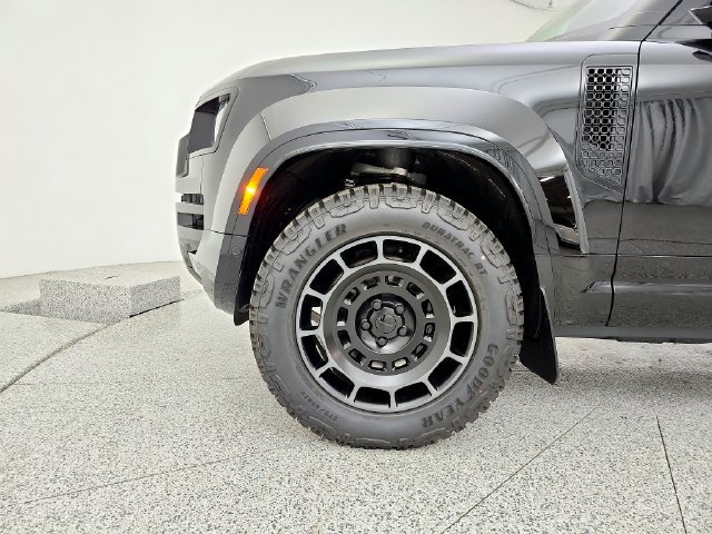 New 2026 Land Rover Defender 110 OCTA AWD/4WD image 29