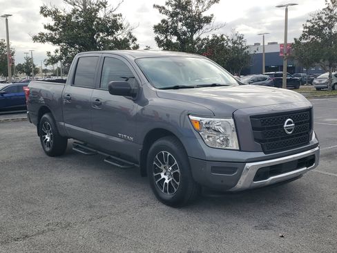 Certified 2022 Nissan Titan SV w/ SV Convenience Package image 3