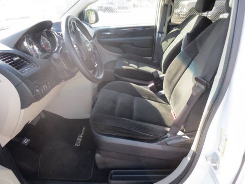 Used 2016 Dodge Grand Caravan SE w/ Quick Order Package 29E SE FWD image 7