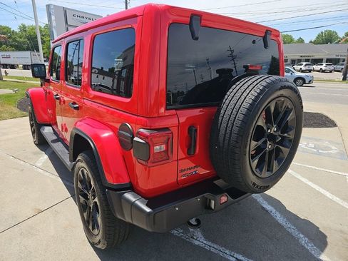 Certified 2025 Jeep Wrangler Unlimited Sahara AWD/4WD image 9