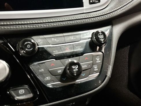 New 2026 Chrysler Pacifica Select image 15